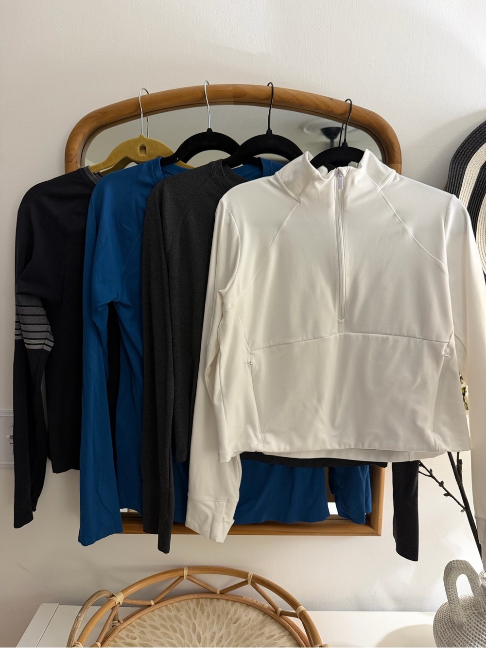 4 Assorted Active Tops XL